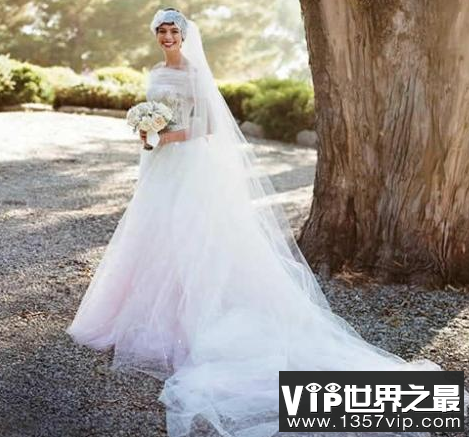世界上最昂贵的婚纱售价为7943万元
