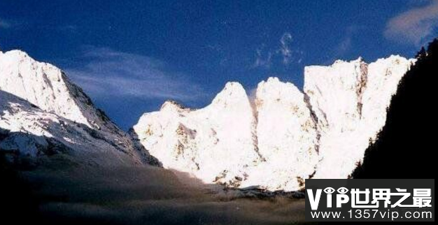 梅里雪山灵异事件，日本人妄图登顶却惨遭抹杀