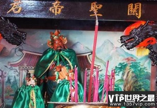 上帝显灵真实案例，耶稣显灵镇压鬼怪