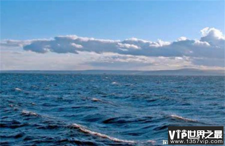 世界上最大的内陆湖里海位于亚欧大陆之间(巨大湖泊)