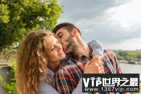 夫妻之间晚上怎么增进感情？试试这4招